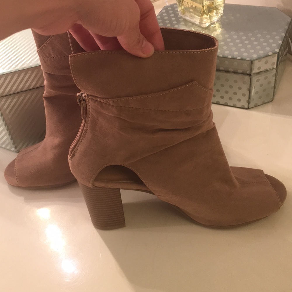 Cute tan wedges/booties NW! 🔥